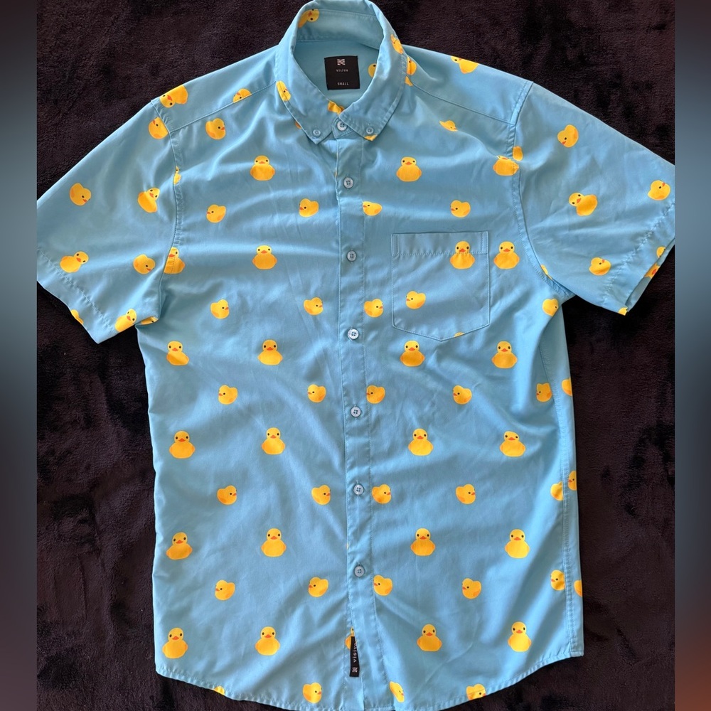 Selling as a bundle 2 Visive shirts size small